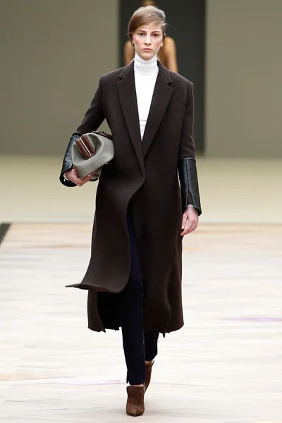 Look 14